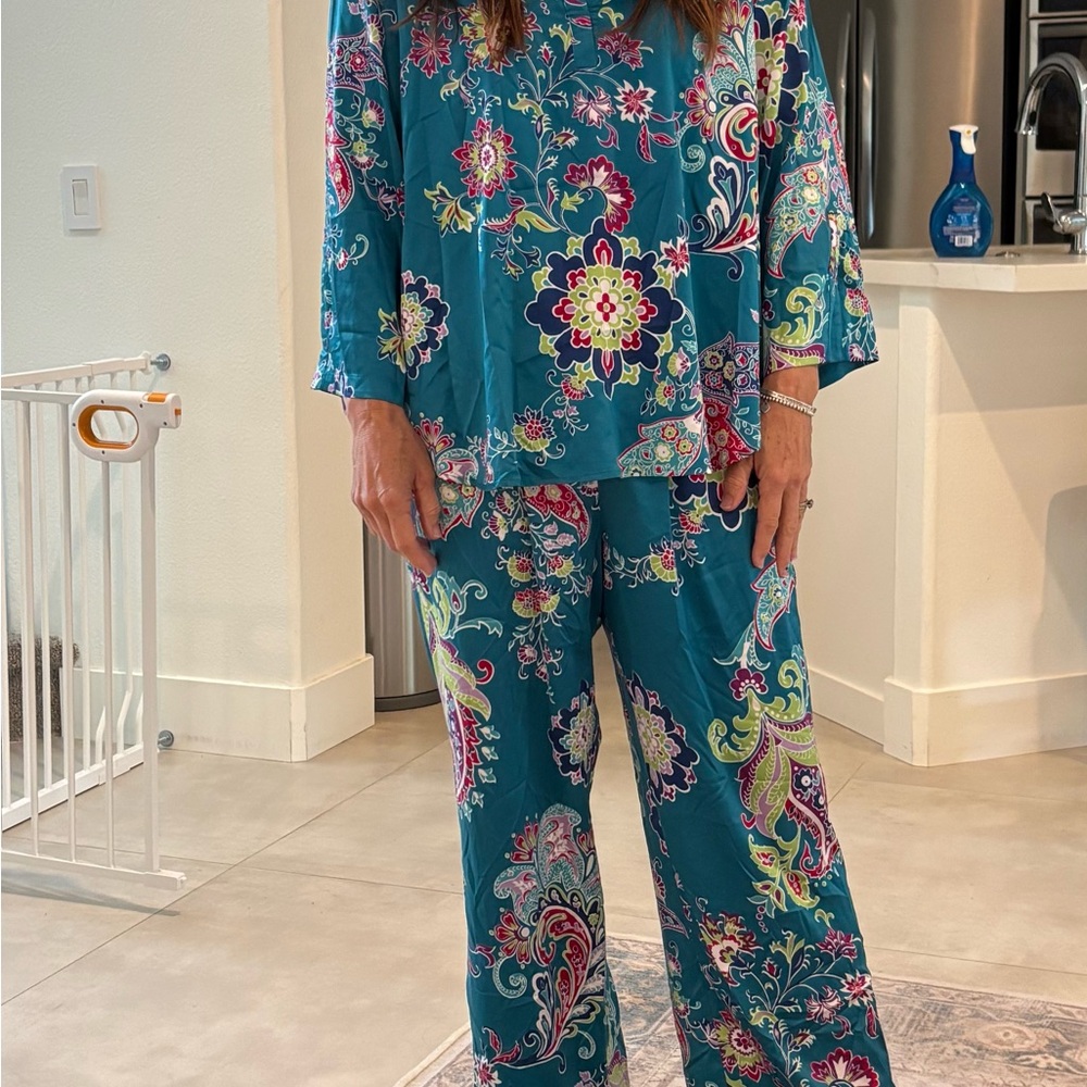 Natori Teal and Pink Floral lounge Set